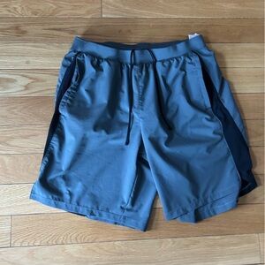 Under Armour Men's Blue gray Athletic Shorts lined XL used like new